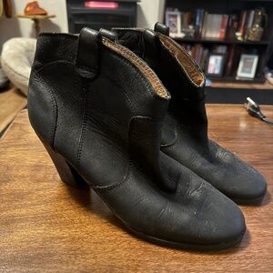 Black Clark ankle boots size 8.5